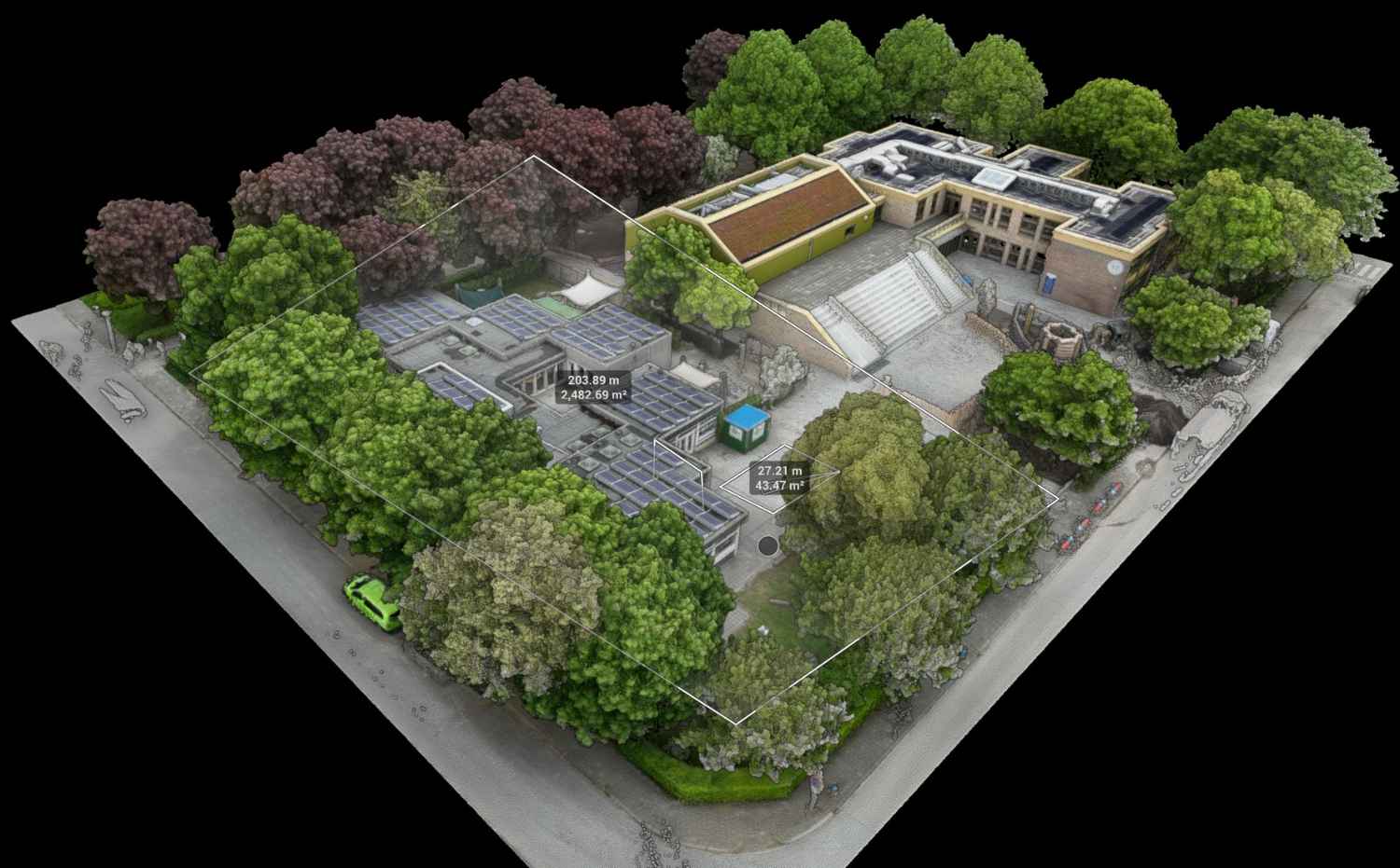 3D-mapping van een terrein met afstands- en oppervlaktemetingen, opgebouwd uit drone-fotogrammetrie