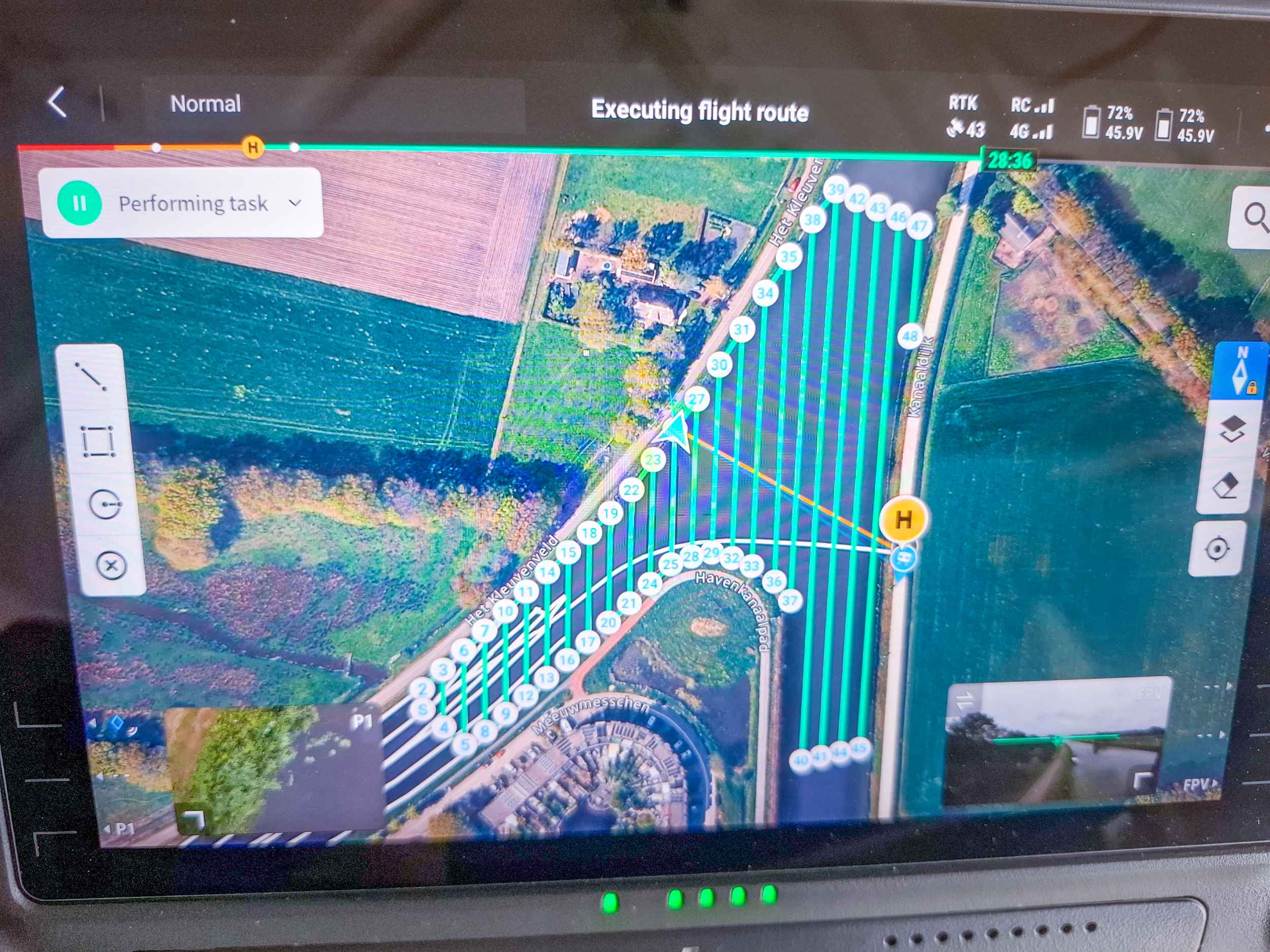 Gebiedsdekkende dronevlucht volgens een geplande vluchtroute over natuurgebied